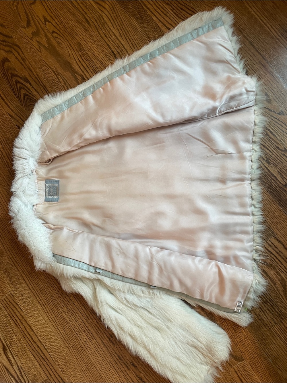 Luxurious Cream Fur Coat - Picture 5 of 7